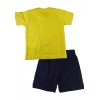 Completo kappa, Bambino T-Shirt giallo e pantaloncino blu scuro.
