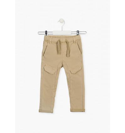 Pantalone con tasche sulle gambe